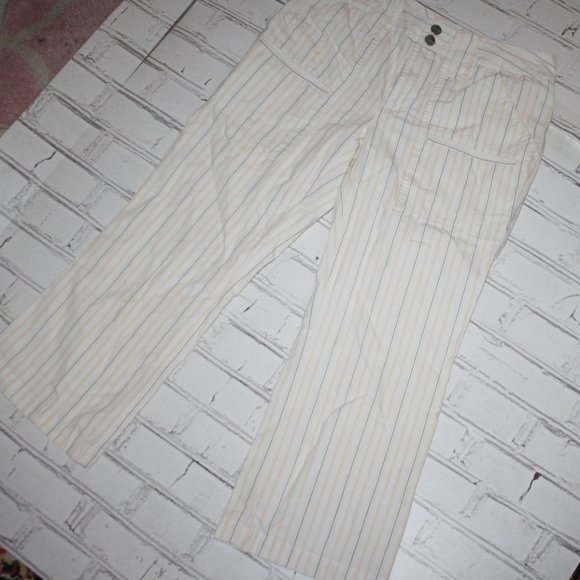 Women's Izod Cream striped capris size 8 - Picture 1 of 5